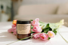 Load image into Gallery viewer, conGRADulations soy candle